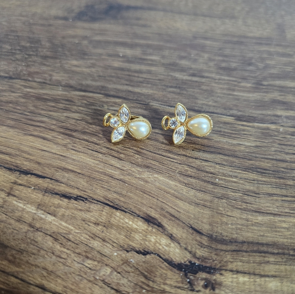 vintage Avon "Angel" earrings  with clear crystals and a faux pearl